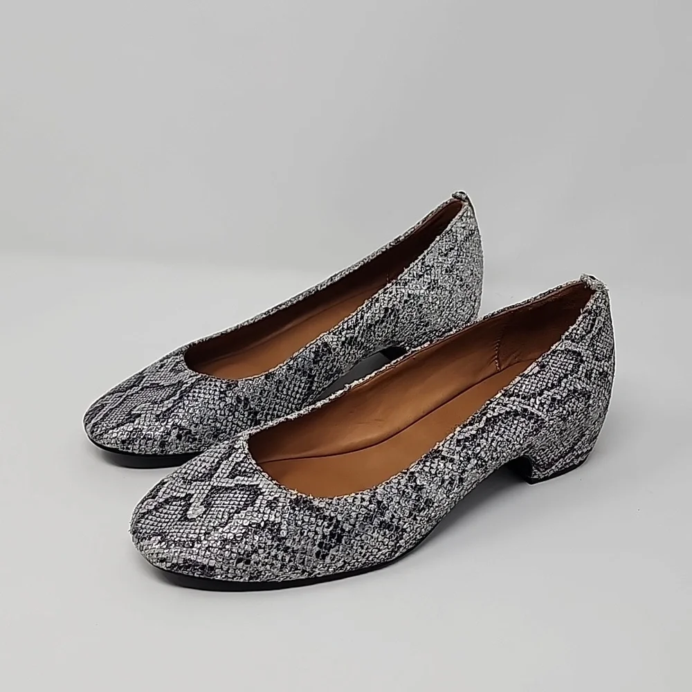Gentle Souls Embossed Snake Print Leather Priscille Pumps Size 9